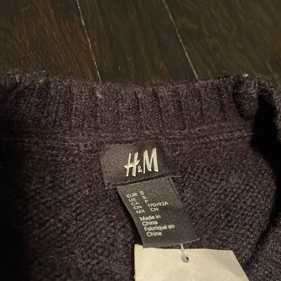 NWT H&M New Men's Crewneck Black White Striped Sweater-Good for Fall Winter - Picture 4 of 7